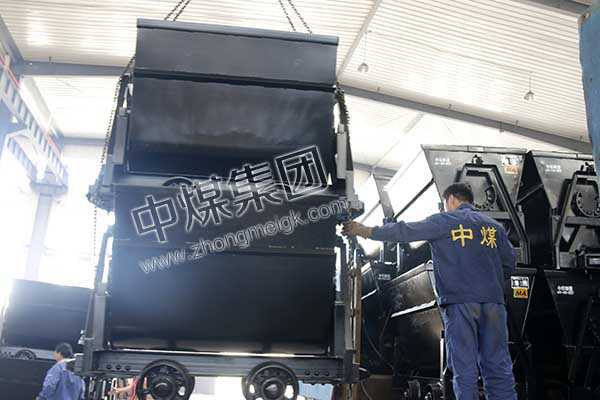 中煤集团一批翻斗式矿车发往河北唐山