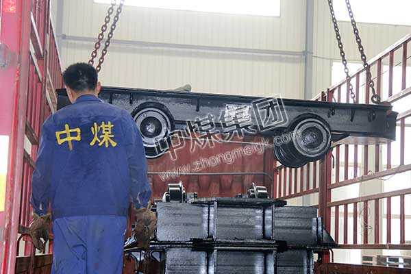 中煤集团一批特制平板车发往湖北武汉